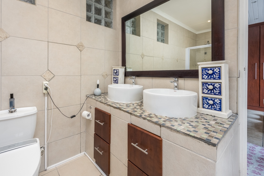 To Let 3 Bedroom Property for Rent in Kenridge Western Cape
